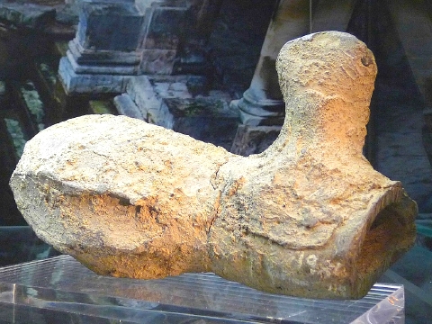 バースのローマ温泉の鉛の配管　1