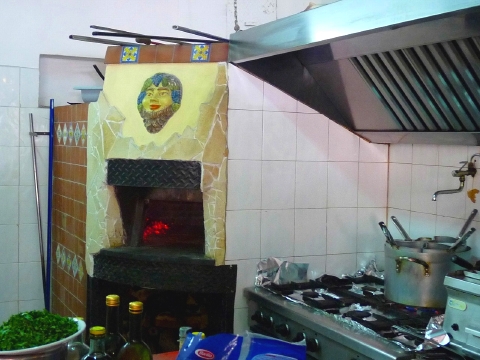 ピザ屋TROCADEROの釜戸