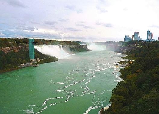 ナイアガラ川のレインボー・ブリッジ 11