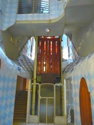 バトリョ邸のエレベーター2