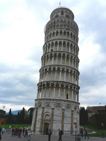 イタリア、トスカーナ州のピサの斜塔　1