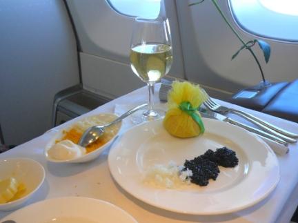 機内食、ファーストクラスの食事2