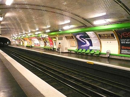 パリの地下鉄駅(TRINITE)