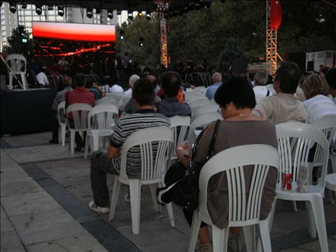 タクシムバス停付近のイベント広場でコンサート