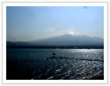 山中湖と富士山