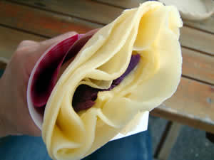 紫芋のクレープ
