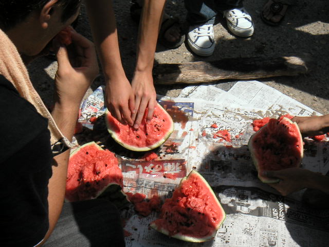 むさぼりつく輩たち