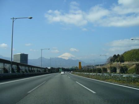 車の中より、富士山を・・・