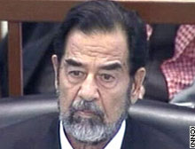 判決公判に出廷したイラクのフセイン元大統領