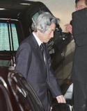 亡くなった橋本元首相の自宅を訪れた小泉首相
