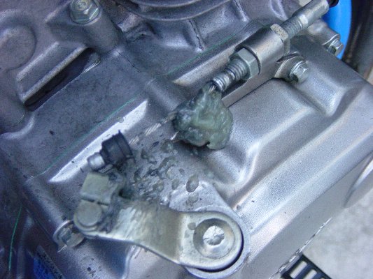 クラッチワイヤー反対側の状況