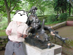 メカ赤ん坊の真似しているくま
