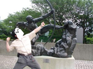 弓を射る人とくま