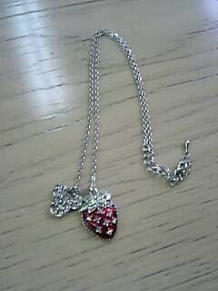 ディズニーストアイチゴネックレスその２