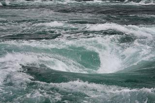 800px-Naruto_Whirlpools_taken_4-21-2008.jpg