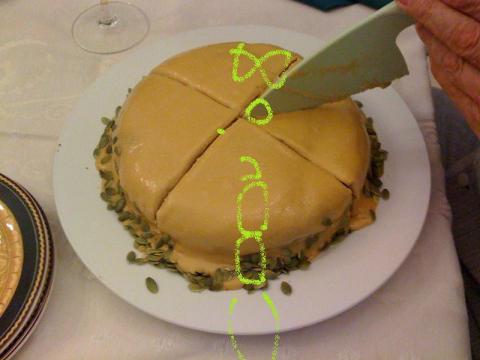 パンプキンケーキのキャラメルクリームチーズフロスティング