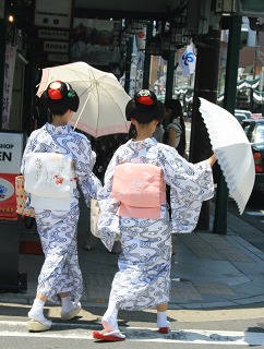 普段着の舞妓さん　祇園