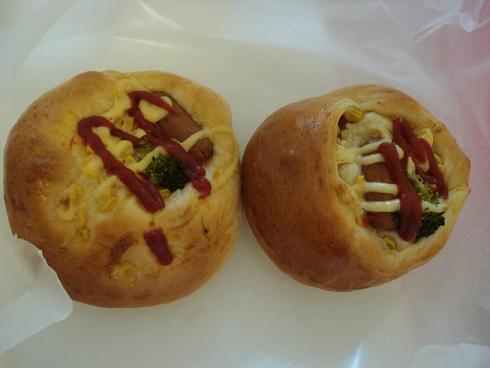 ミニソーセージと野菜のパン