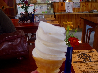 めちゃうま　食べかけソフト