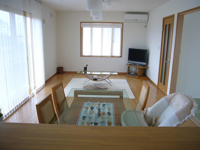 キッチンから見たリビング