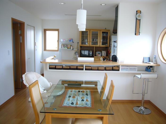 リビングから見たキッチン