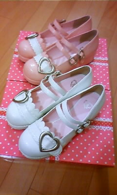 ハートバックルシューズピンクと白
