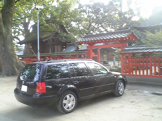 神社にて