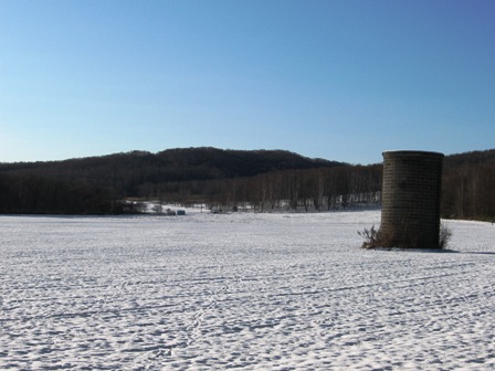 081126羊が丘の古サイロ.JPG