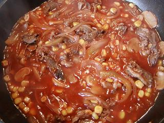 ハヤシライス煮込み中