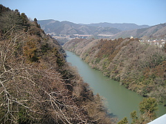 津久井湖と相模湖の間の桂橋から