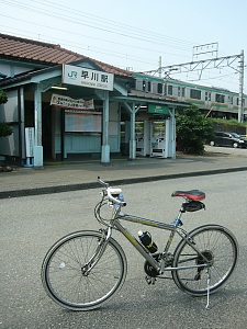 人気のない早川駅