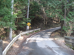 激坂手前の橋の上