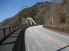 宮ヶ瀬湖畔の道路１