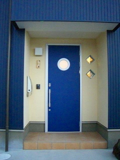 シンプルな玄関ドア