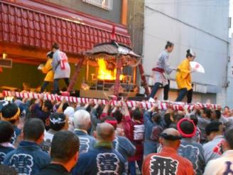 11年火みこし飲食店街7月17日