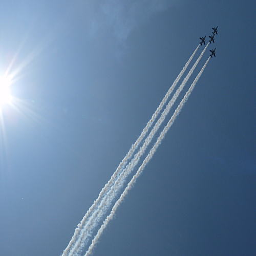 航空ショー光と影