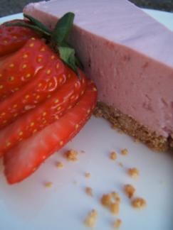 いちごレアチーズケーキ２