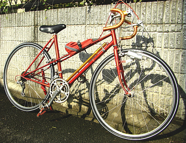 近所の自転車店でタイヤ交換したロードバイク