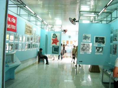 反戦ポスタ－博物館１.JPG