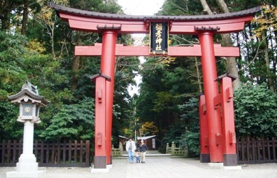 弥彦神社大鳥居