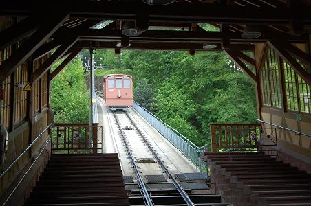 ハイデルベルク　きしむ電車.JPG