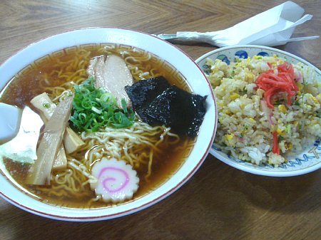 桜食堂、ラーメン・半チャーハン