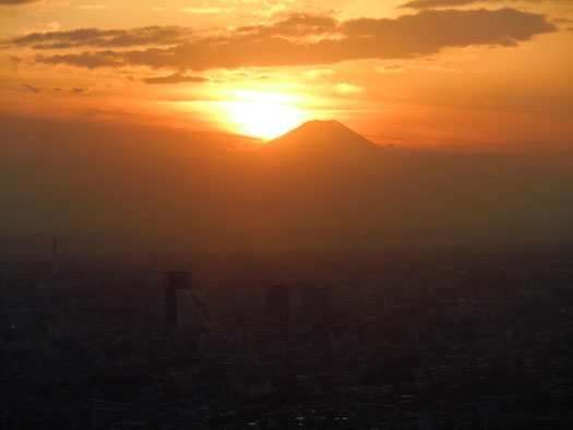 20101119夕富士山に沈む夕日