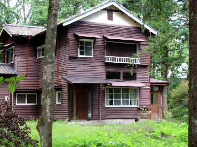 チョコレート色の古い別荘