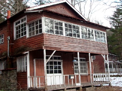 古いフランス窓の別荘