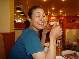 さなえちゃんはビールで