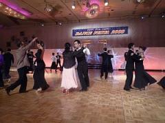 瀬古先生と踊ってるラッキーなおばちゃん