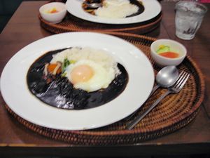07-10-20_真っ黒くろカレー.jpg