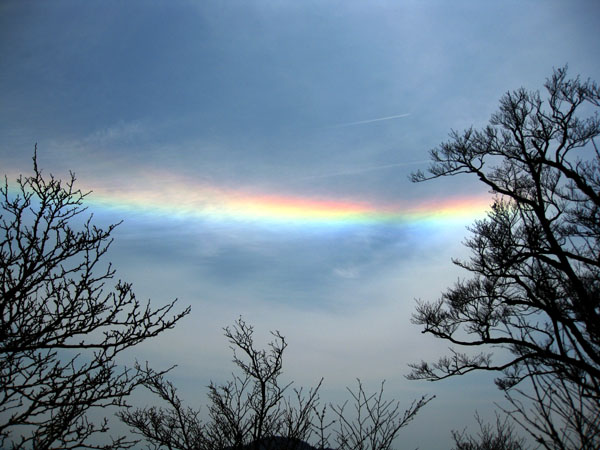 地震雲か 虹色に光る不思議な雲を見た 花を訪ねる山旅 楽天ブログ
