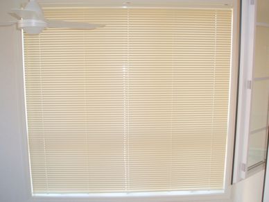 吹き抜け　ブラインド